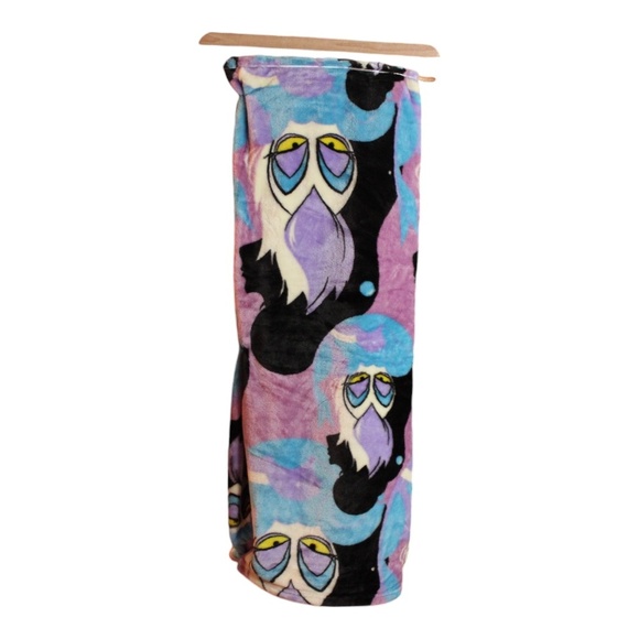 Disney Villains Plush Throw Blanket - Picture 2 of 3